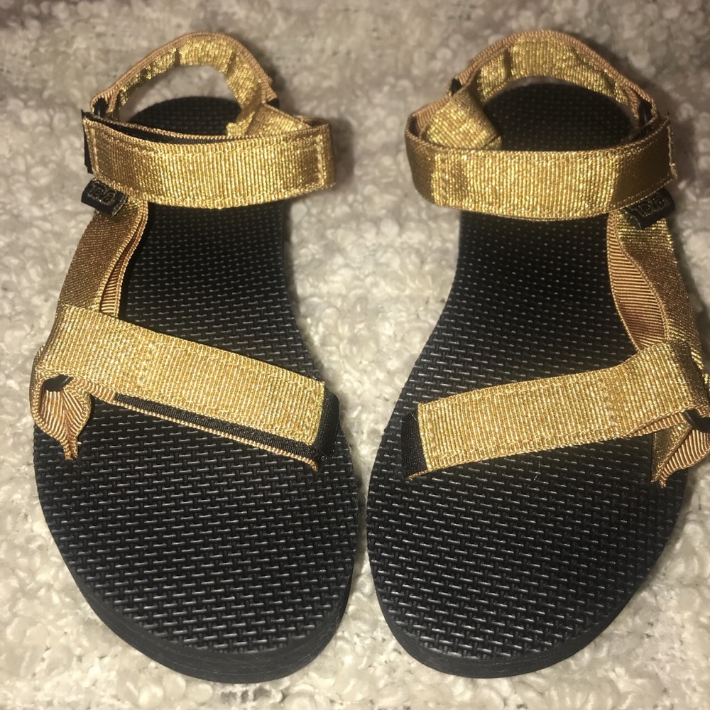🚫🚫SOLD ON DEPOP🚫🚫 TEVA GOLD PLATFORM SANDALS